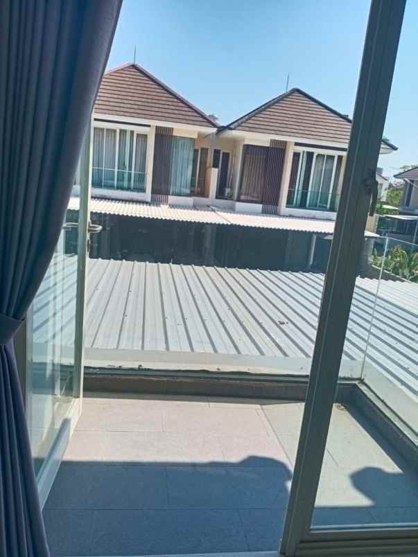 dijual rumah greenvilee babatan pantai