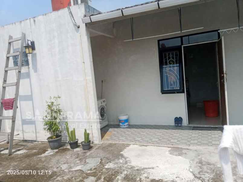 dijual rumah hook 1 5 lantai di griya melati mas gdc