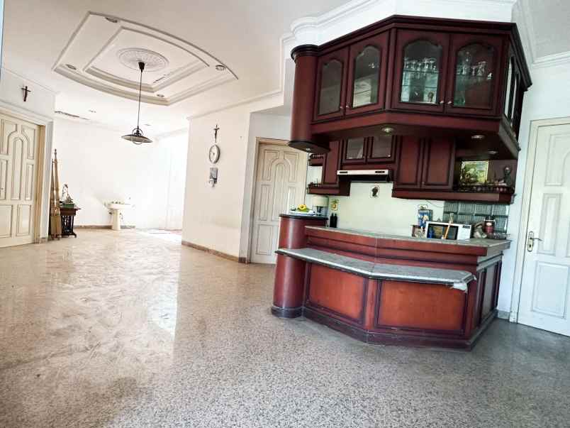 dijual rumah intercon