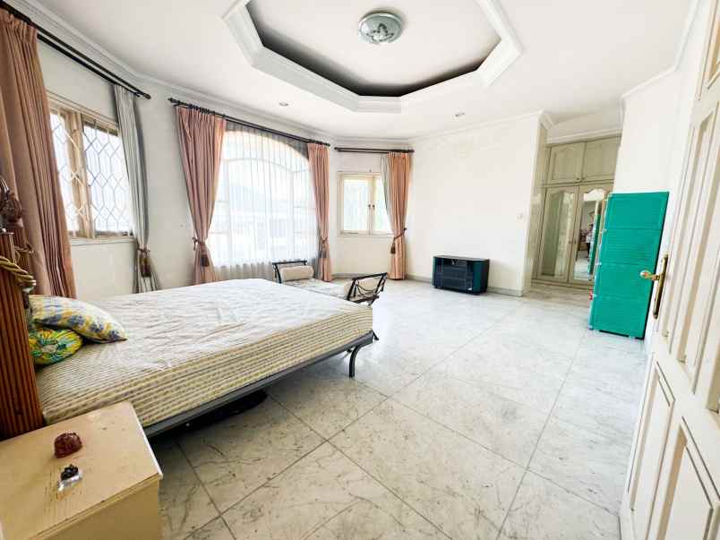 dijual rumah intercon