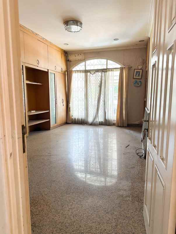 dijual rumah intercon