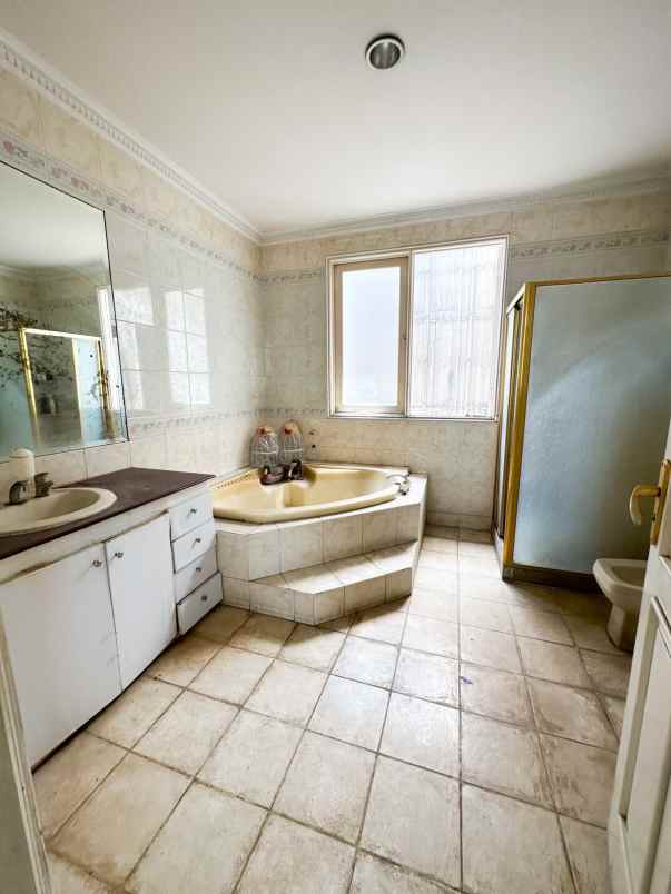 dijual rumah intercon