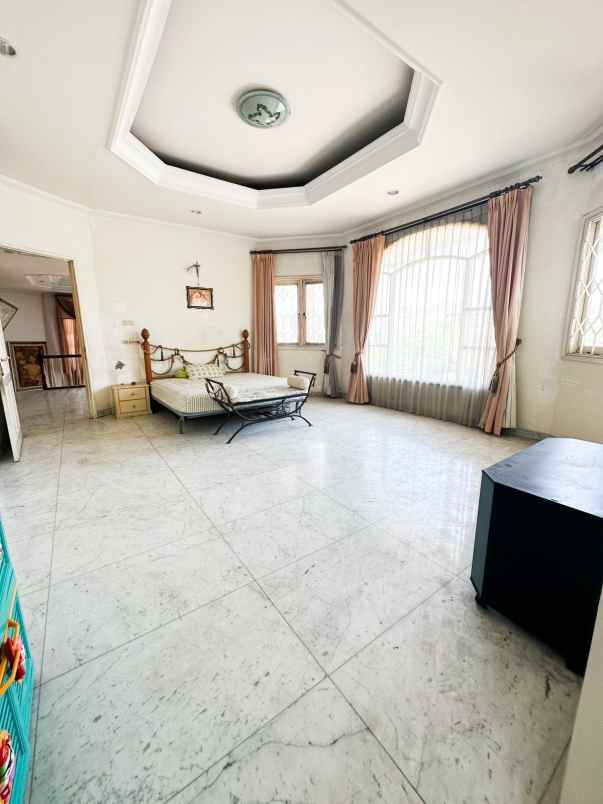 dijual rumah intercon