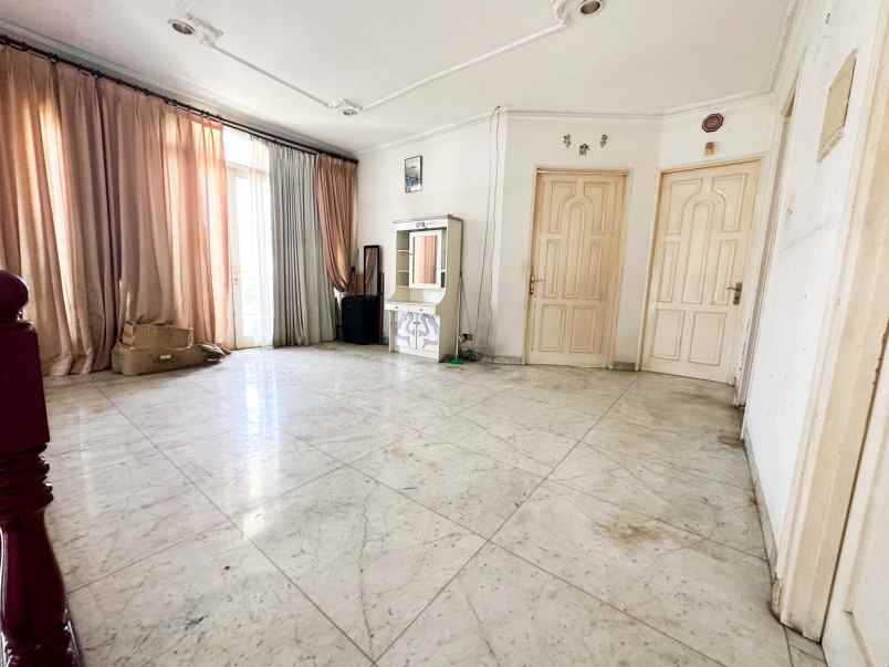 dijual rumah intercon