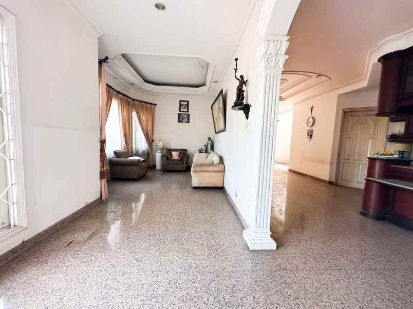 dijual rumah intercon