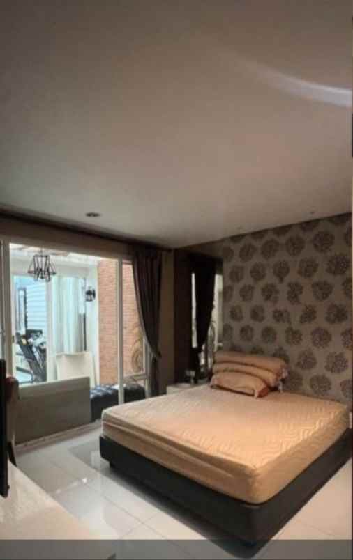 dijual rumah jalan forest mansion