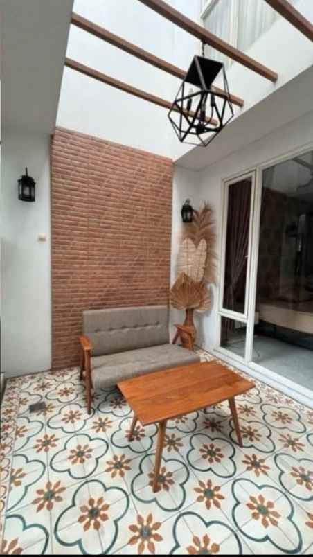 dijual rumah jalan forest mansion