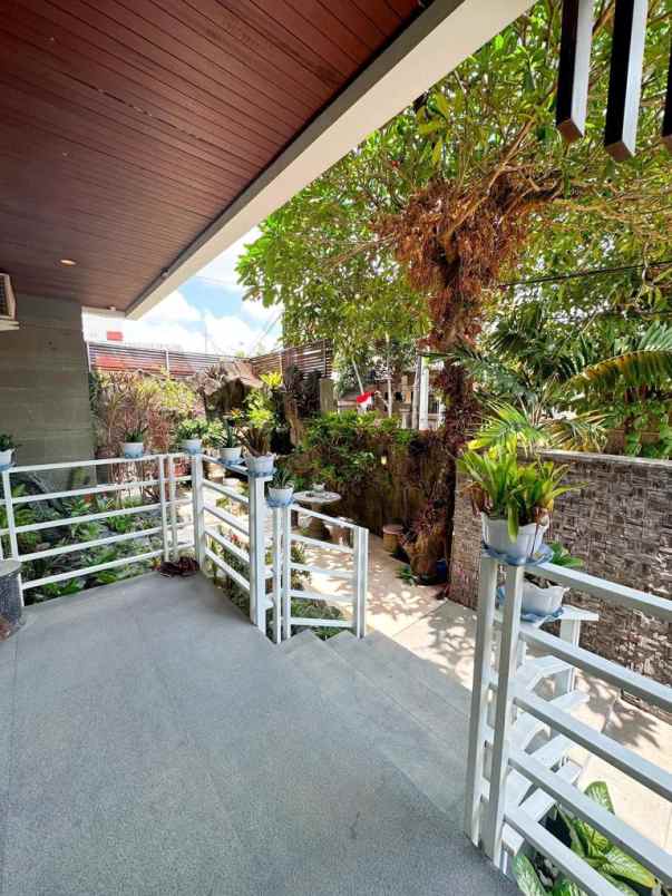 dijual rumah jalan gatot subroto barat