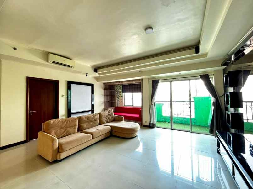 dijual rumah jalan pakuwon indah
