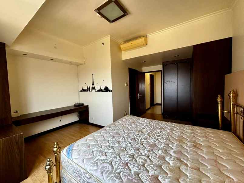 dijual rumah jalan pakuwon indah