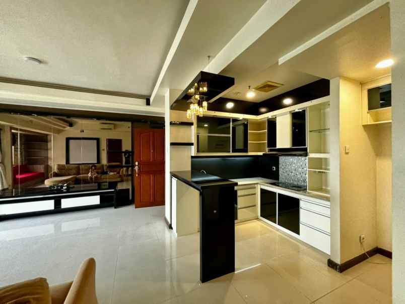 dijual rumah jalan pakuwon indah