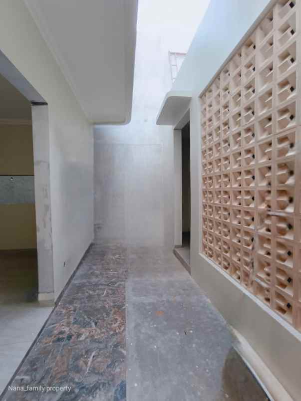 dijual rumah jalan raya kelapa dua