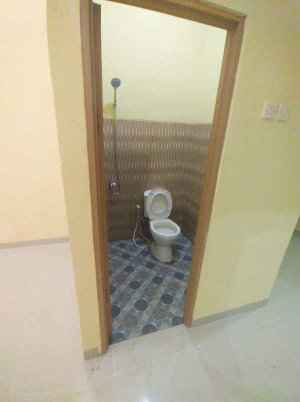 dijual rumah jalan raya kelurahan