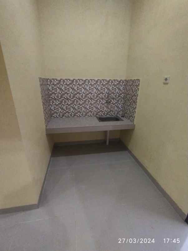 dijual rumah jalan raya kelurahan