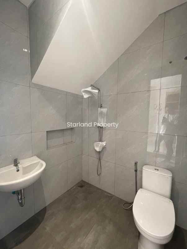 dijual rumah jalan raya lengkong bsd