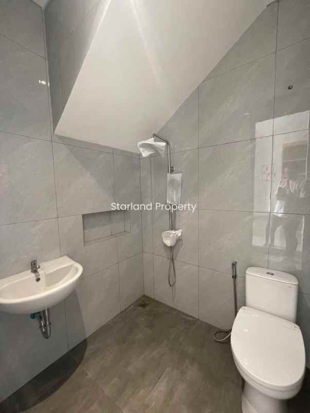 dijual rumah jalan raya lengkong bsd