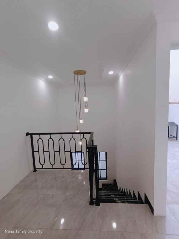 dijual rumah jalan raya pondok aren