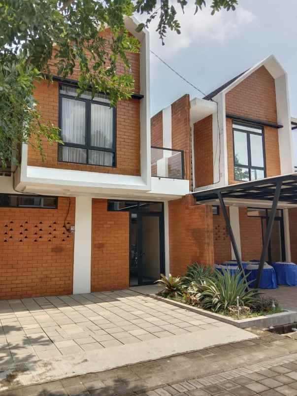 dijual rumah jalan raya telang timur
