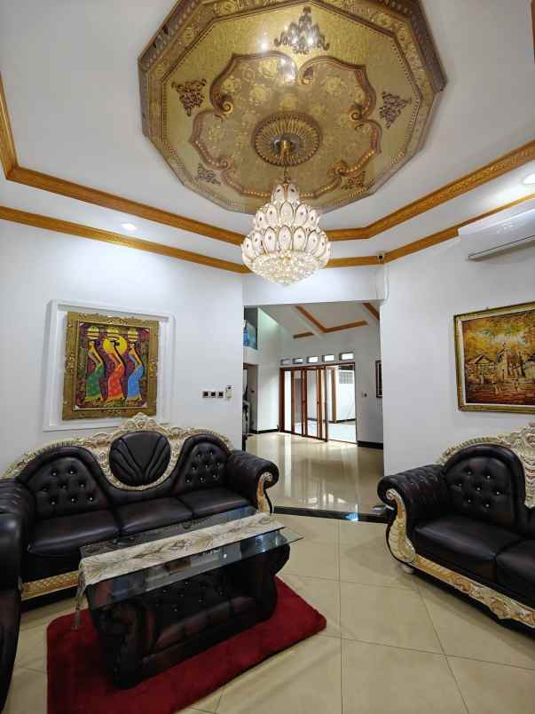 dijual rumah jatiwaringin jakarta timur