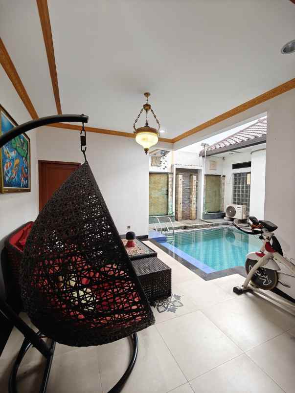 dijual rumah jatiwaringin jakarta timur