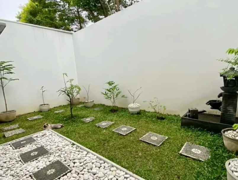 dijual rumah jl arcamanik endah