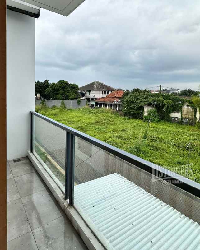 dijual rumah jl beruang raya rt 1 rw 2