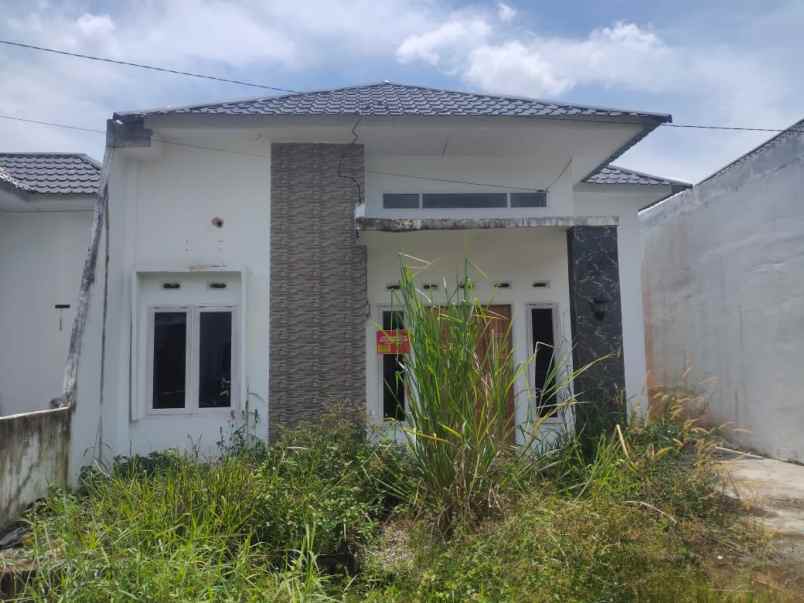 dijual rumah jl bunga inem