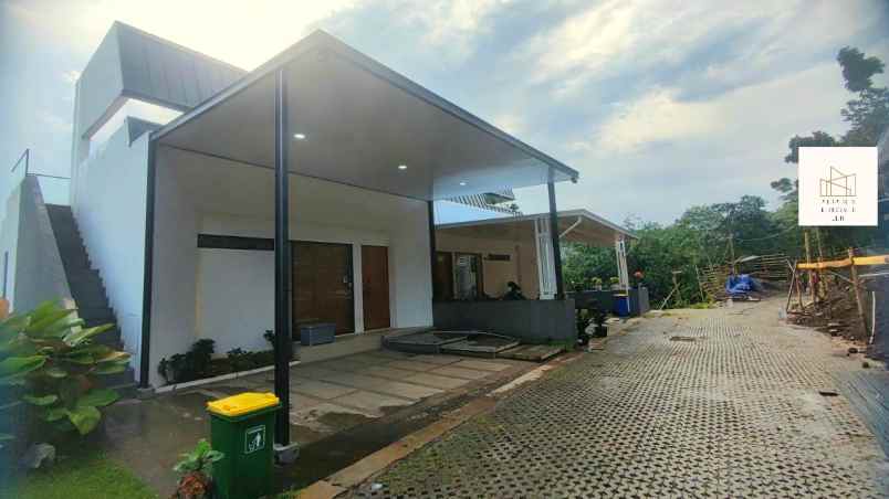 dijual rumah jl cigadung dago