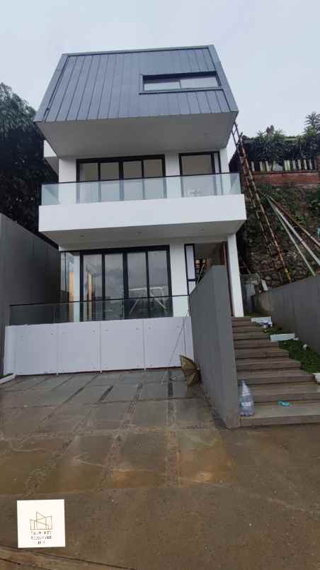 dijual rumah jl cigadung dago