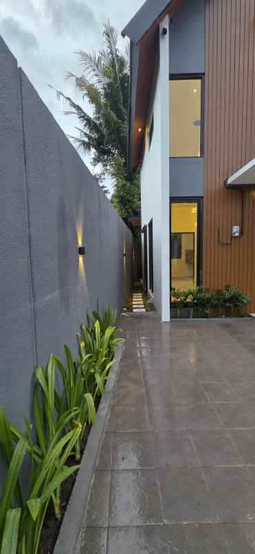 dijual rumah jl kaliurang km 12 5