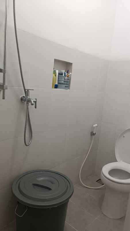 dijual rumah jl karya 4