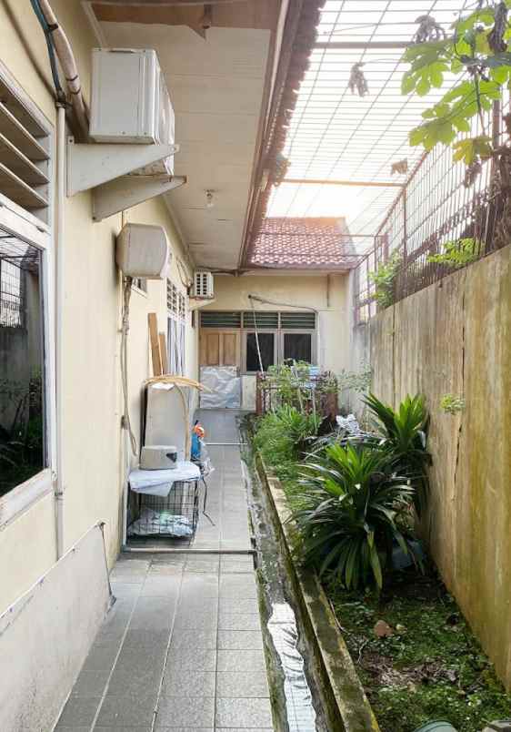 dijual rumah jl kayu putih no 11 rt 04