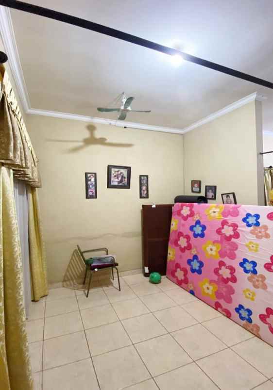 dijual rumah jl kayu putih no 11 rt 04