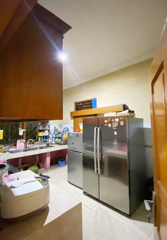 dijual rumah jl kayu putih no 11 rt 04