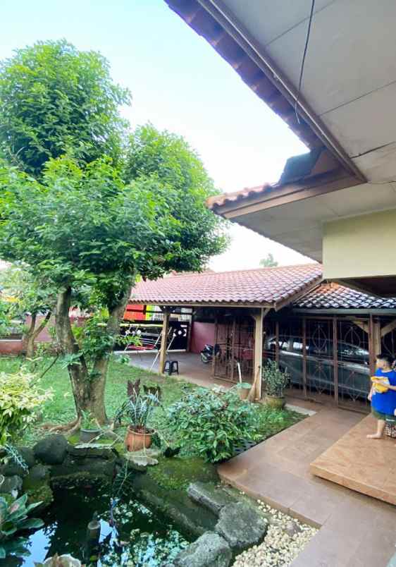 dijual rumah jl kayu putih no 11 rt 04