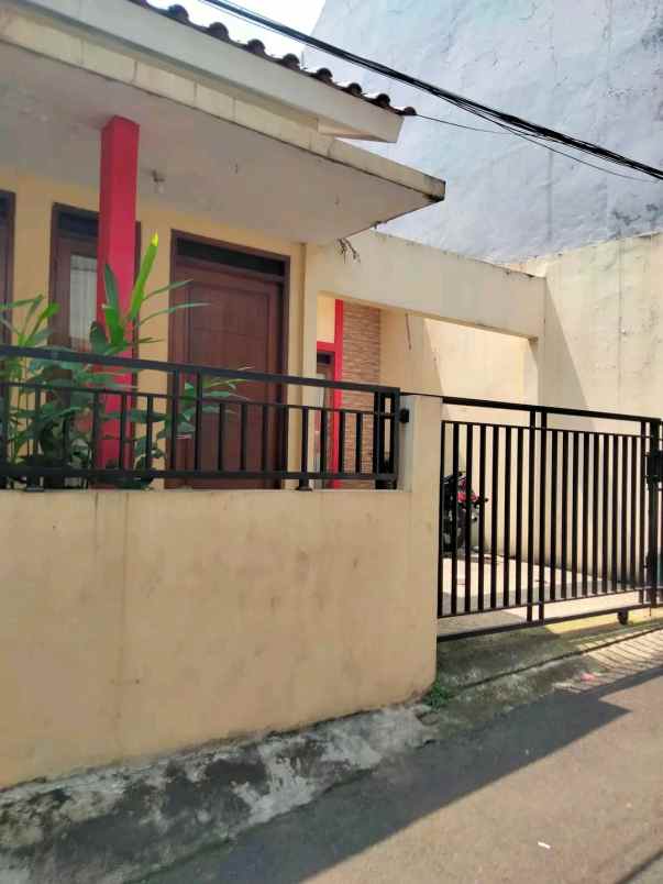 dijual rumah jl kebembem raya