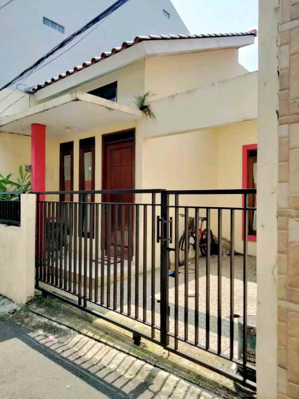 dijual rumah jl kebembem raya