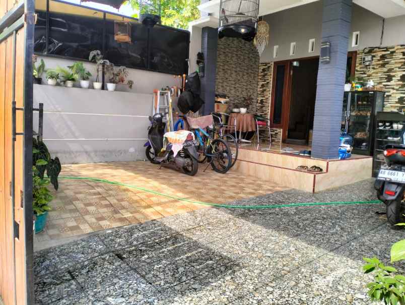 dijual rumah jl pgri ii 50 sonopakis lor