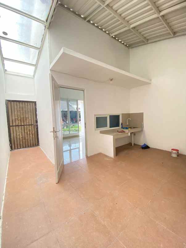 dijual rumah jl raya cipayung