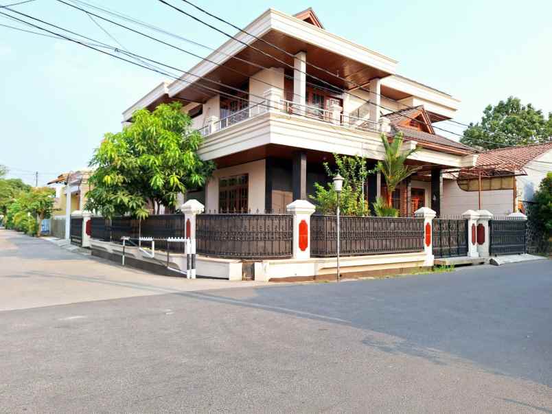 dijual rumah jl raya hankam