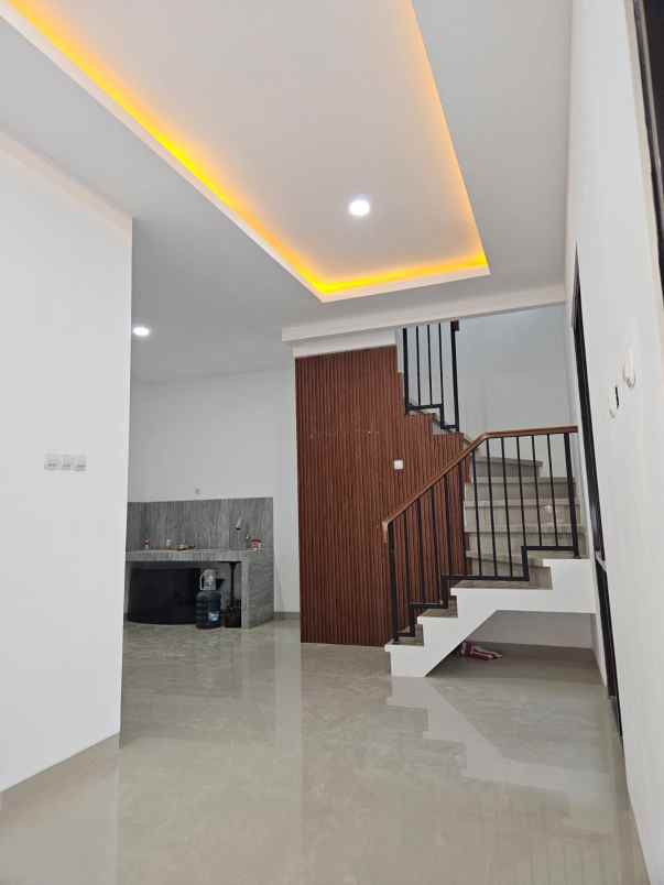 dijual rumah jl raya sirojul munir jati