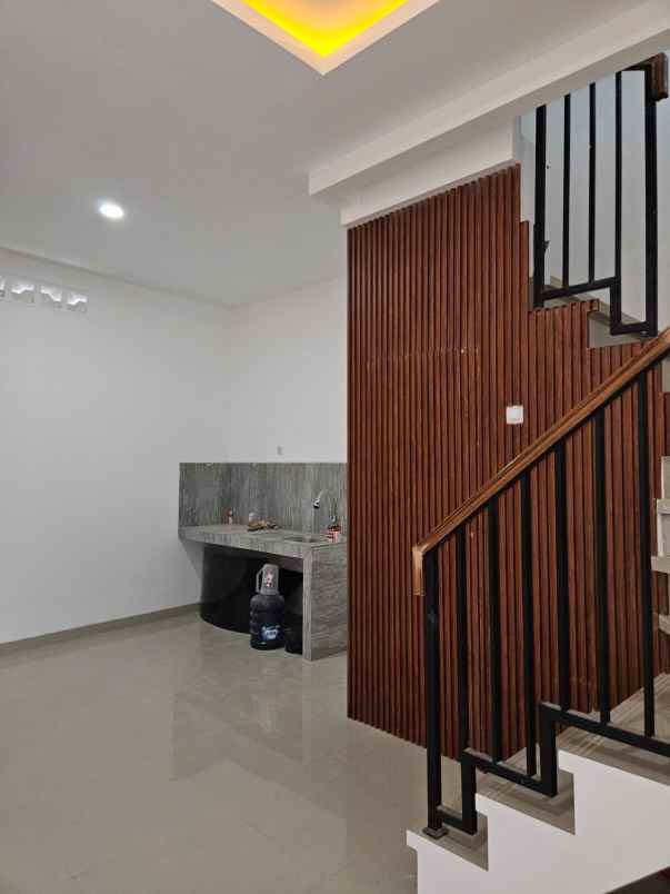 dijual rumah jl raya sirojul munir jati