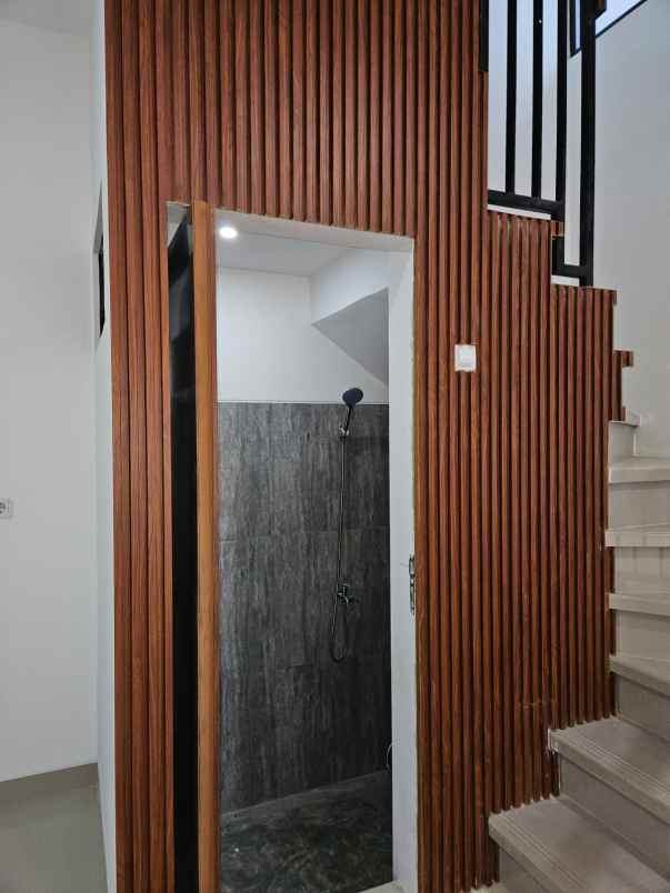 dijual rumah jl raya sirojul munir jati