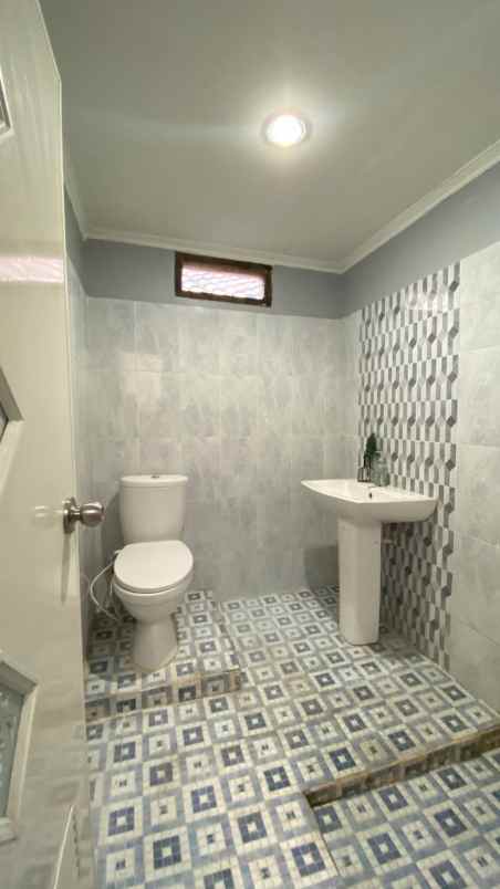 dijual rumah jl raya sukamenak kopo