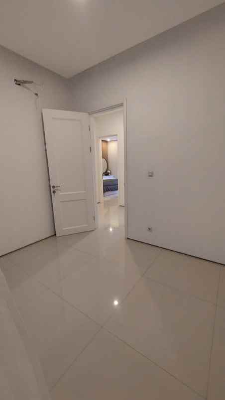 dijual rumah jl setra duta raya