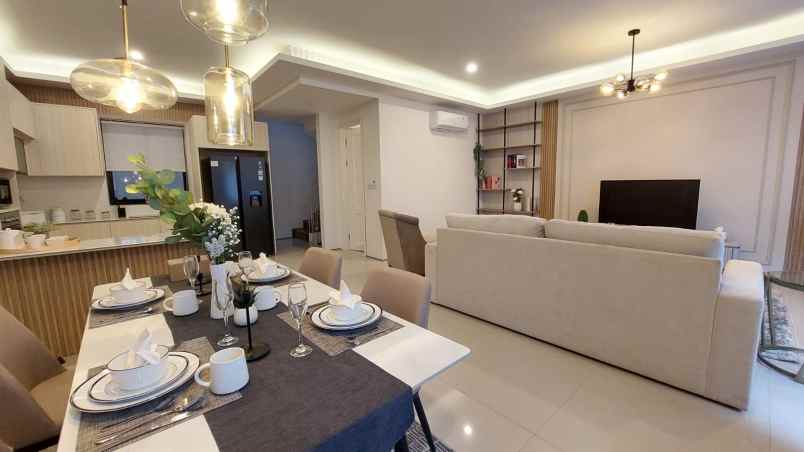 dijual rumah jl setra duta raya