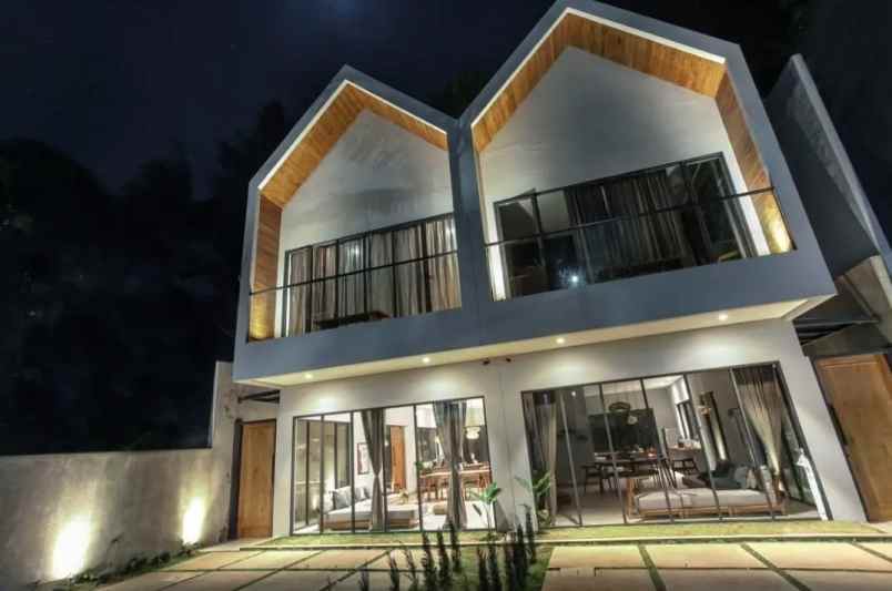 dijual rumah jl tirtasari setraduta