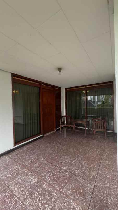 dijual rumah jl tubagus ismail dago bandung
