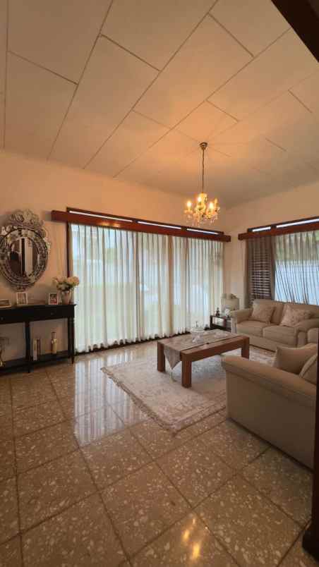 dijual rumah jl tubagus ismail dago bandung