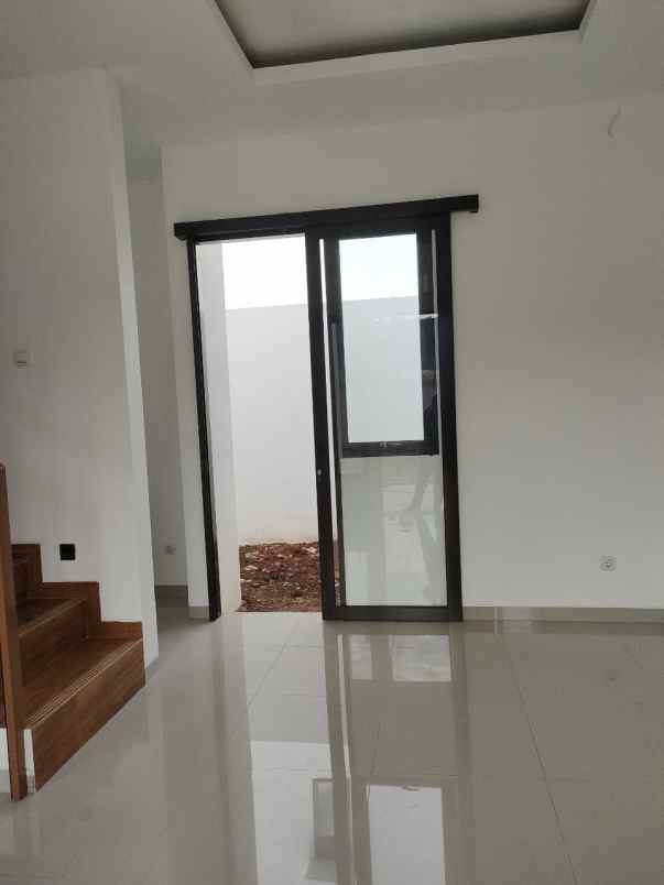 dijual rumah jln merdeka depok 2 sukmajaya